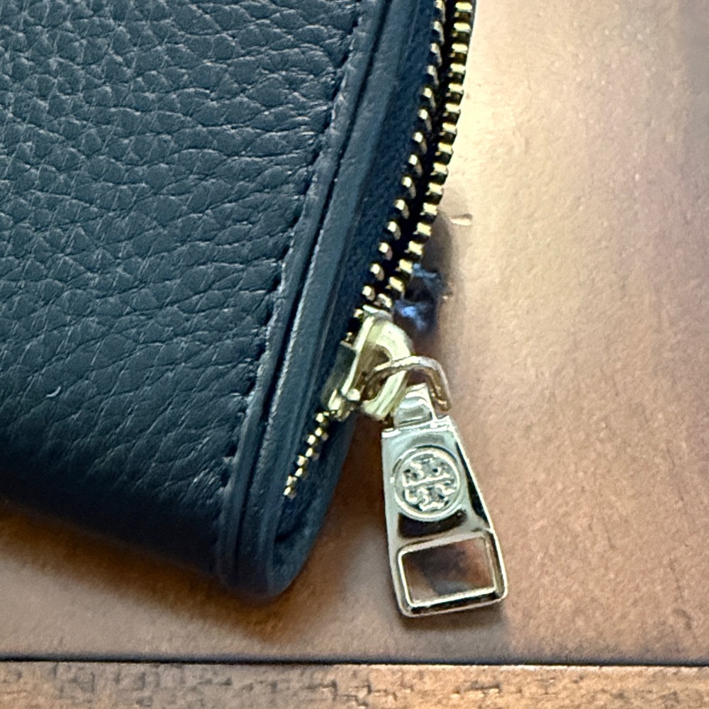 Tory Burch Black Leather Zip Wallet with Gold Logo - Picture 3 of 8